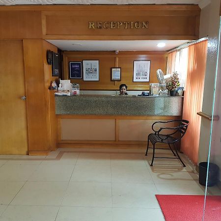 Hotel Regency 特里凡得琅 外观 照片