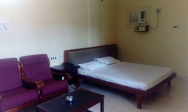 Hotel Regency 特里凡得琅 外观 照片
